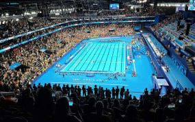 La grada del Centro Acuático Olímpico de París durante la final femenina de waterpolo de los Juegos de 2024