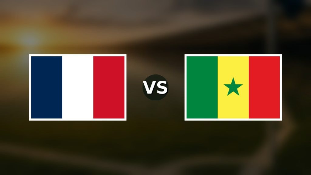 Banderas de Francia y Senegal enfrentadas sobre un campo de fútbol difuminado, pronóstico del Mundial 2026