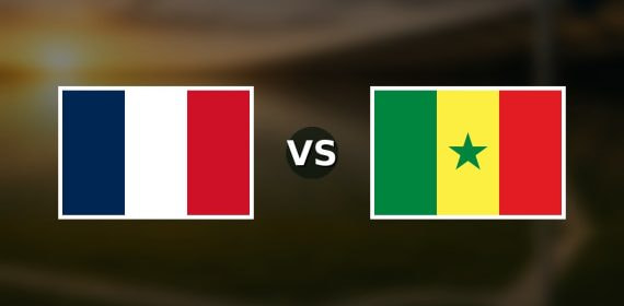 Banderas de Francia y Senegal enfrentadas sobre un campo de fútbol difuminado, pronóstico del Mundial 2026