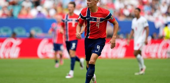 Erling Haaland corre a la carrera durante los cuartos de final del Mundial 2026 entre Noruega e Inglaterra