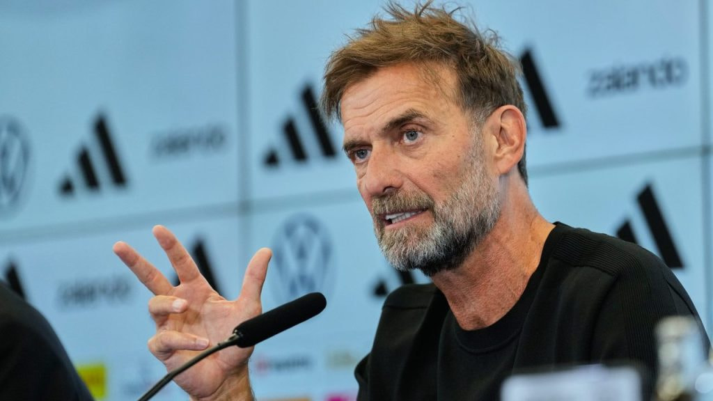 Jürgen Klopp durante su presentación oficial como nuevo seleccionador de fútbol de Alemania.