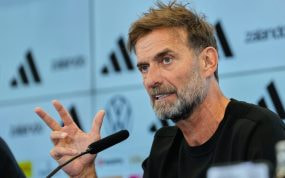 Jürgen Klopp durante su presentación oficial como nuevo seleccionador de fútbol de Alemania.