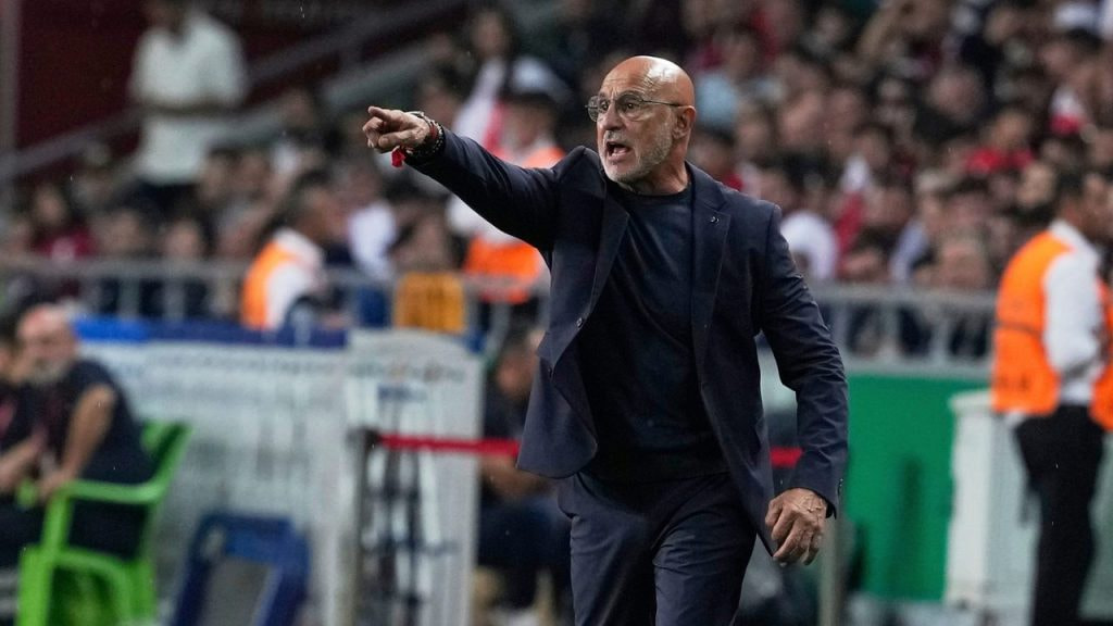 Luis de la Fuente da instrucciones en un Turquía-España de clasificación para el Mundial