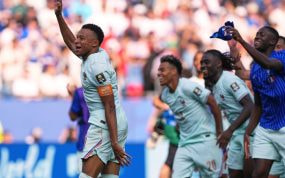 Kylian Mbappé lidera la celebración de sus compañeros tras el triunfo de Francia ante Marruecos en el Mundial 2026.