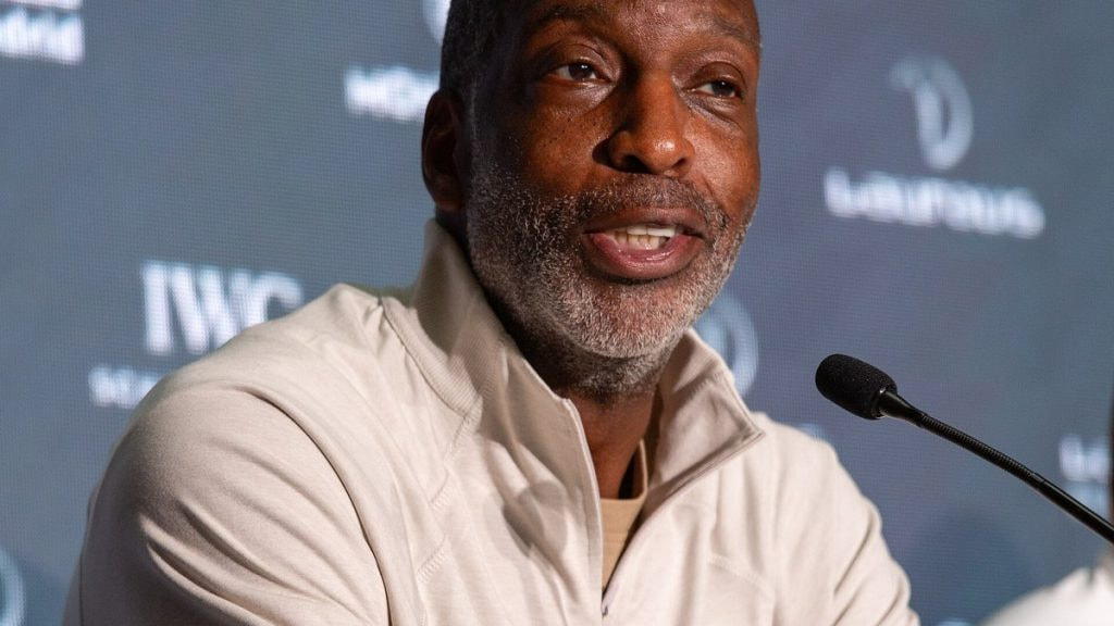 Michael Johnson responde a la prensa en los Laureus World Sports Awards de Madrid en abril de 2024