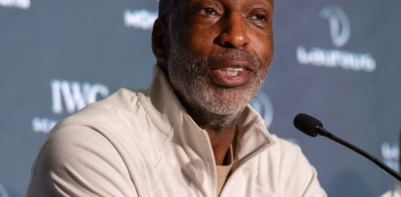 Michael Johnson responde a la prensa en los Laureus World Sports Awards de Madrid en abril de 2024