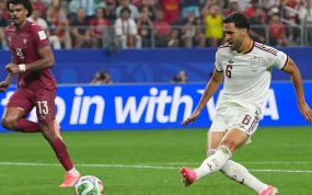 Mikel Merino, en el instante de rematar el gol que supuso la victoria de España ante Portugal en el Mundial 2026.