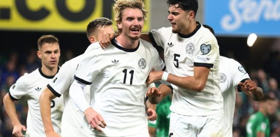 Nick Woltemade celebra un gol con Alemania en la fase de clasificación para el Mundial 2026.