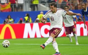 Mikel Oyarzabal lanza el penalti con el que España se adelantó 1-0 en su victoria ante Francia en el Mundial 2026.