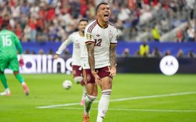 Pedro Porro celebra el gol que le daba a España el definitivo 2-0 ante Francia en las semifinales del Mundial 2026.