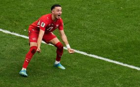 Rubén Vargas celebra el penalti que clasificó a Suiza a los cuartos de final del Mundial 2026 ante Colombia.