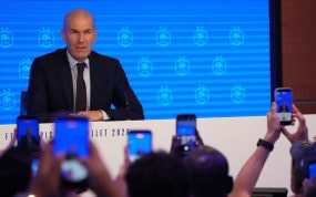 Zinédine Zidane durante la rueda de prensa de su presentación como nuevo seleccionador de Francia.