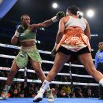 Claressa Shields lanza un directo a Franchon Crews-Dezurn en su combate del peso pesado en Detroit