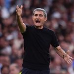 Ernesto Valverde gesticula desde la banda del Athletic Club durante un partido de LaLiga en Madrid