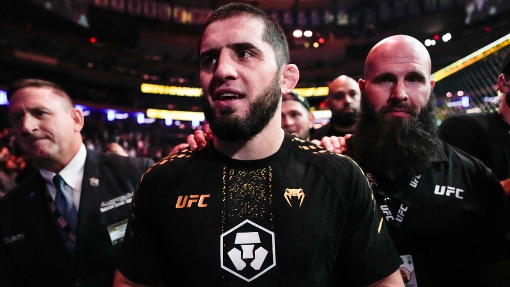 Islam Makhachev abandona el octógono tras vencer a Jack Della Maddalena en el UFC 322 de Nueva York