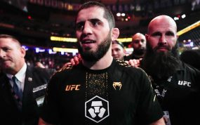 Islam Makhachev abandona el octógono tras vencer a Jack Della Maddalena en el UFC 322 de Nueva York