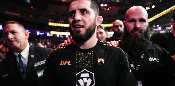 Islam Makhachev abandona el octógono tras vencer a Jack Della Maddalena en el UFC 322 de Nueva York