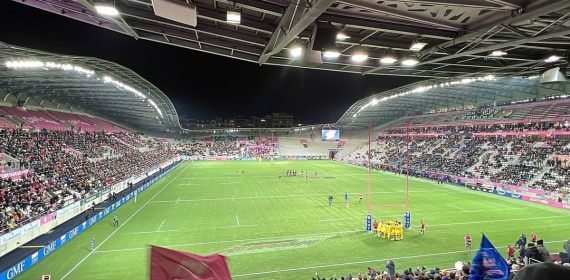 Partido de Top 14 entre Stade Français y Stade Rochelais en el estadio Jean Bouin de París
