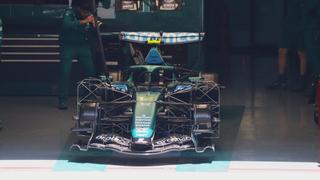 El Aston Martin AMR26 en pista durante el Gran Premio de China de 2026