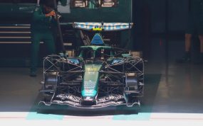 El Aston Martin AMR26 en pista durante el Gran Premio de China de 2026