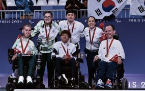 Integrantes de los equipos de boccia de Corea del Sur, Australia y Grecia durante los Juegos Paralímpicos de 2024.