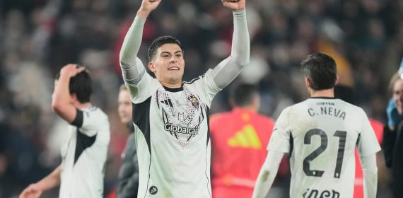 Lorenzo Aguado, del Albacete Balompié, celebra la victoria conseguida en Copa del Rey ante el Real Madrid en el Carlos Belmonte en enero de 2026.
