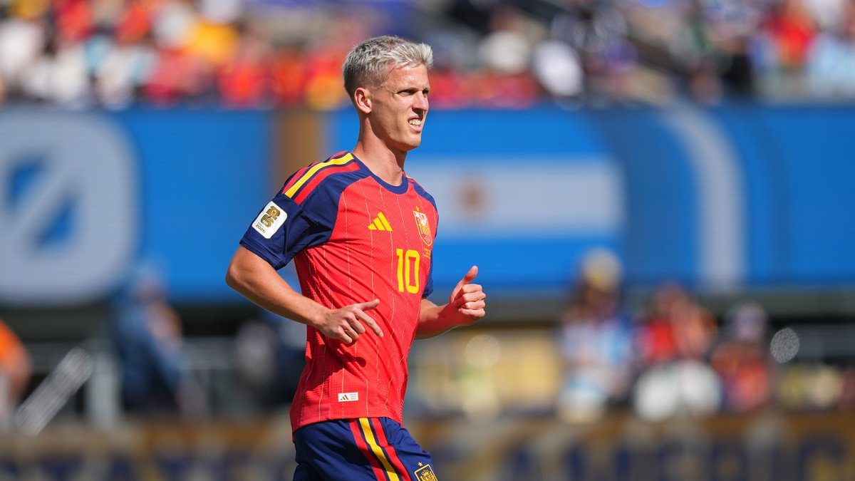 Dani Olmo controla el balón durante la final del Mundial 2026 entre España y Argentina.