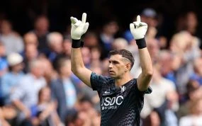 Emiliano 'Dibu' Martínez durante su debut con el Chelsea, en la victoria de su nuevo equipo por 4-3 frente al Brighton.
