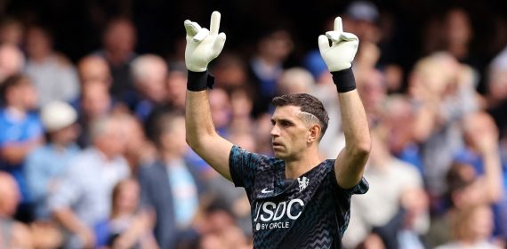 Emiliano 'Dibu' Martínez durante su debut con el Chelsea, en la victoria de su nuevo equipo por 4-3 frente al Brighton.