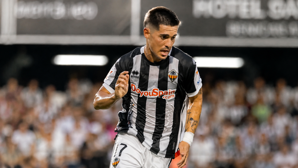 Fran Castillo durante su partido de debut en Segunda División con el CD Castellón frente al Sabadell.