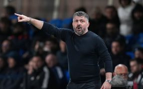 Gennaro Gattuso dando indicaciones a sus jugadores
