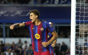 Hamza Abdelkarim celebra un gol en la pretemporada del FC Barcelona 2026 ante el Birmingham City.