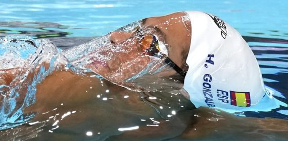 Hugo González de Oliveira compite en una serie de los 200 metros espalda en unos Juegos Olímpicos