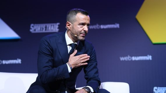 Jorge Mendes, de la agencia Gestifute, dando una charla durante el Web Summit 2018 en Lisboa.