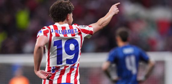 Julián Álvarez celebra el gol marcado ante el Arsenal con el Atlético de Madrid en las semifinales de la Champions League 2025/26.