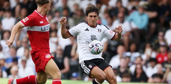 Gonzalo García, ex del Real Madrid, en acción con su nuevo equipo, el Fulham, durante un amistoso de pretemporada ante el Stuttgart.