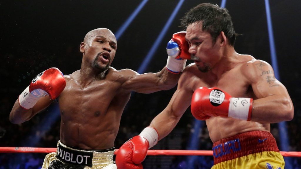 Floyd Mayweather Jr. conecta un golpe a Manny Pacquiao durante su combate en Las Vegas
