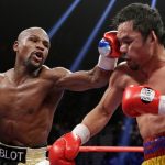 Floyd Mayweather Jr. conecta un golpe a Manny Pacquiao durante su combate en Las Vegas