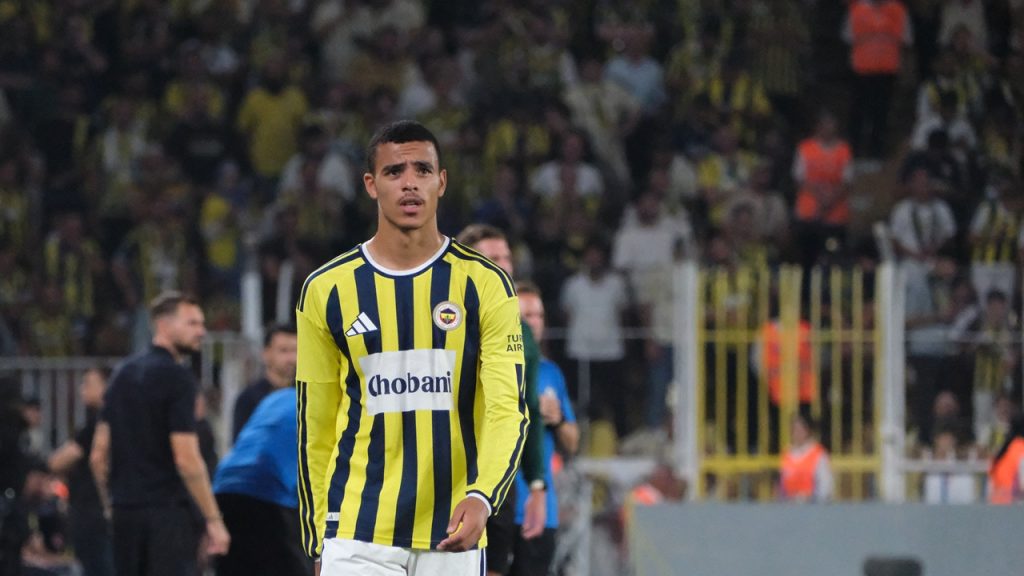 Mason Greenwood con la camiseta del Fenerbahçe durante un partido de su nuevo equipo ante el Sturm Graz en previas de Champions League.