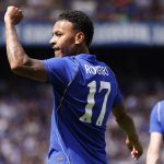 Morgan Rogers celebra un gol con la camiseta del Chelsea sobre el césped de Stamford Bridge