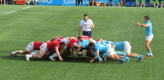 Melé entre Uruguay y Hong Kong durante un partido de la World Rugby Nations Cup 2026 en el Estadio Charrúa