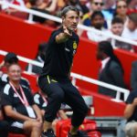 Niko Kovac gesticula desde la banda con el chándal del Borussia Dortmund durante un amistoso