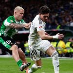 Pablo García disputa un balón ante su ahora compañero Fran García durante un Real Madrid - Betis disputado en enero de 2026.