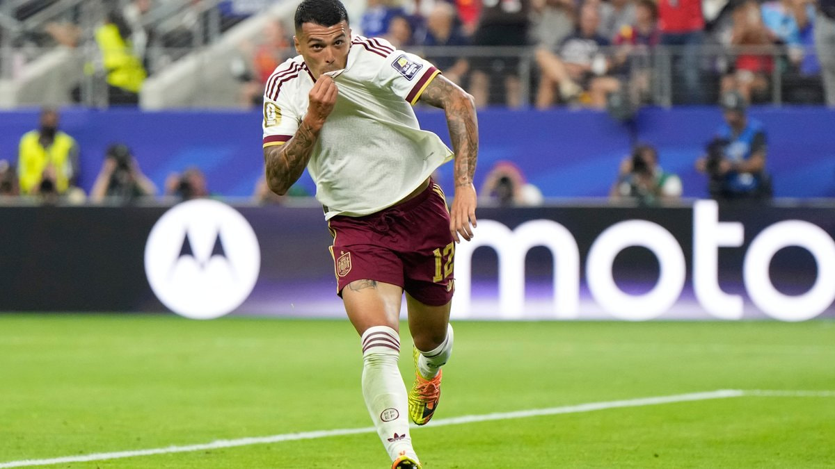 Pedro Porro celebra el segundo gol de España en la semifinal del Mundial 2026 ante Francia.