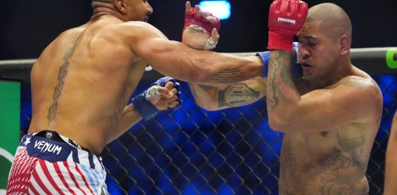 Alex Pereira y Ciryl Gane, durante su combate por el título interino del peso pesado en la Casa Blanca