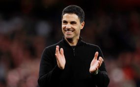Mikel Arteta aplaude un resultado de su equipo, el Arsenal, durante un partido ante el Burnley de la pasada Premier League.
