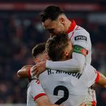 Arnau Martínez, Azzedine Ounahi y Hugo Rincón se abrazan tras el tanto conseguido por el marroquí ante el Real Madrid en La Liga el 30 de noviembre de 2025.