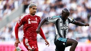Ronald Araújo quiere rebelarse en el Liverpool de Iraola