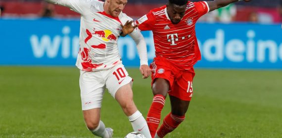 El trofeo de la Supercopa de Alemania antes de la entrega