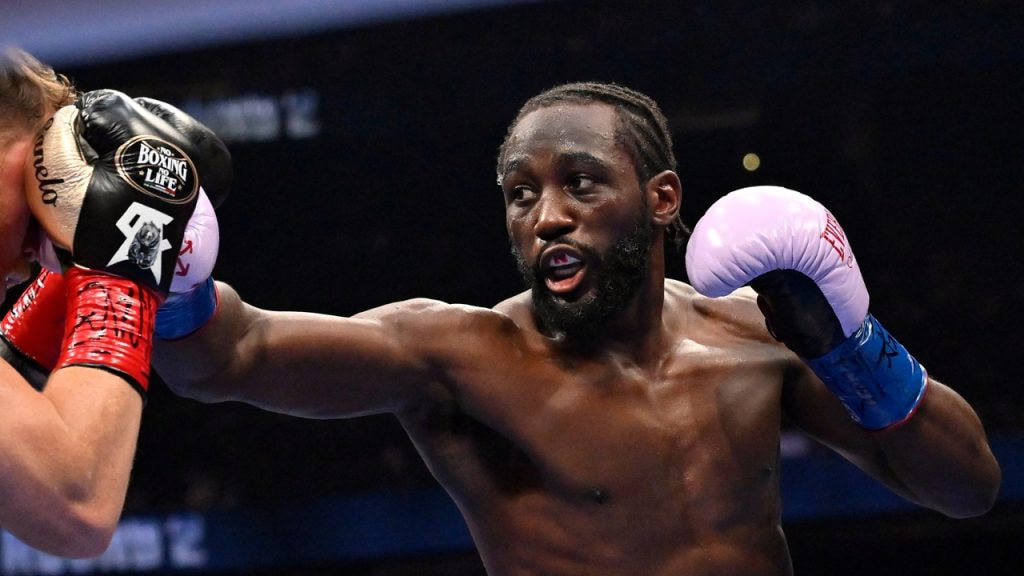 Terence Crawford durante un combate de boxeo por el título indiscutible de peso supermediano celebrado en Las Vegas.